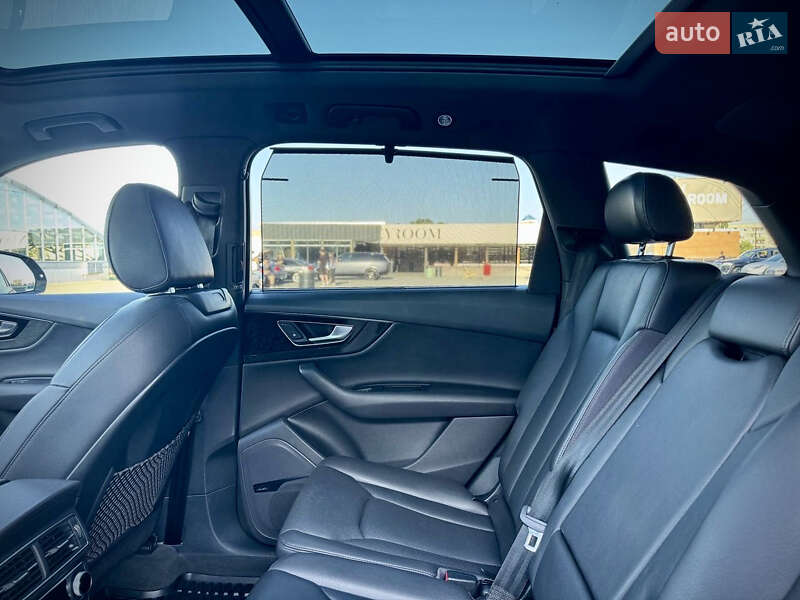 Позашляховик / Кросовер Audi Q7 2017 в Києві