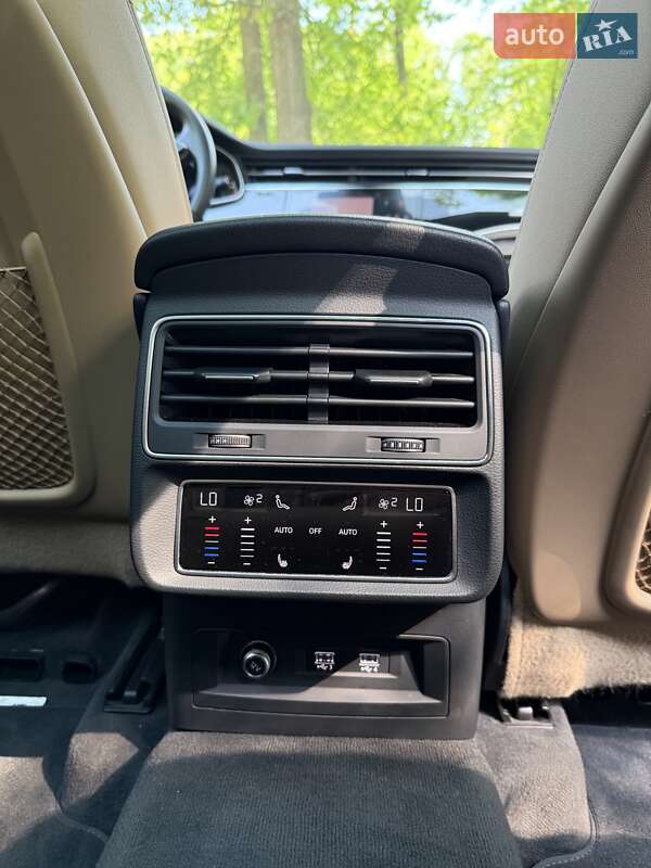 Позашляховик / Кросовер Audi Q7 2019 в Львові