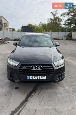 Позашляховик / Кросовер Audi Q7 2017 в 