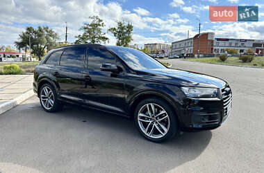Позашляховик / Кросовер Audi Q7 2018 в 