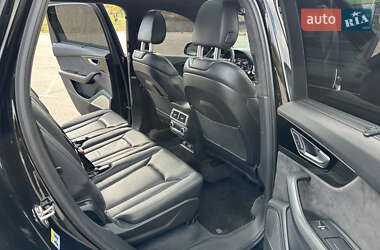 Позашляховик / Кросовер Audi Q7 2018 в 