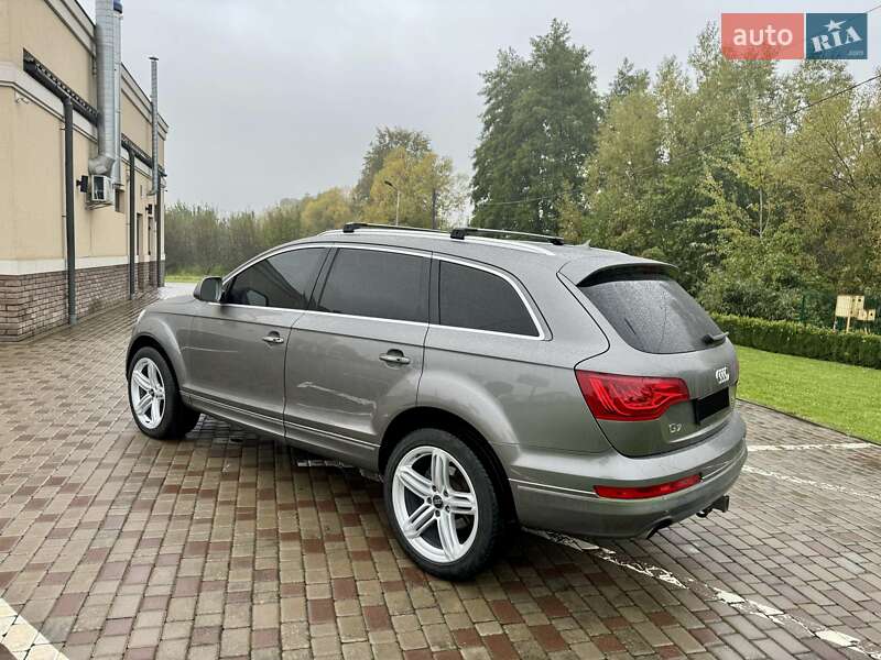 Позашляховик / Кросовер Audi Q7 2011 в Чернівцях