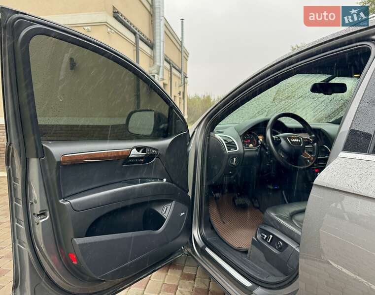 Позашляховик / Кросовер Audi Q7 2011 в Чернівцях