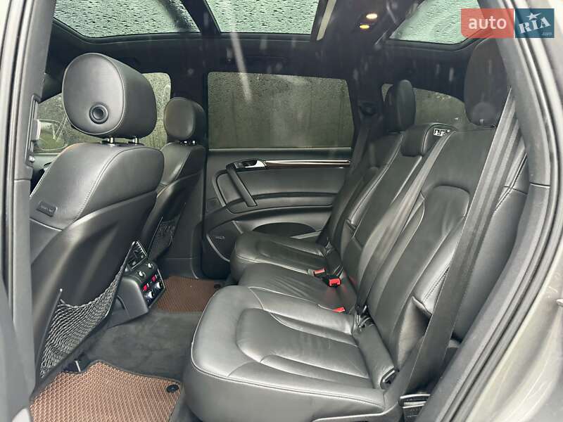 Позашляховик / Кросовер Audi Q7 2011 в Чернівцях
