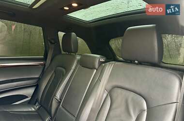 Позашляховик / Кросовер Audi Q7 2011 в 
