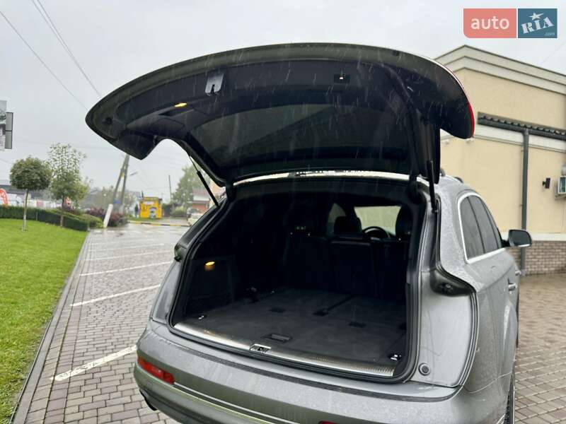 Позашляховик / Кросовер Audi Q7 2011 в Чернівцях
