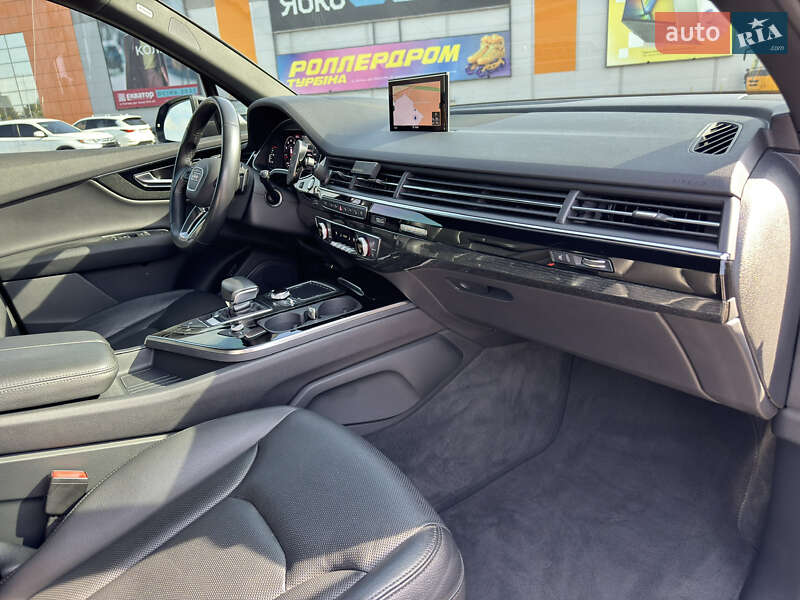 Позашляховик / Кросовер Audi Q7 2019 в Києві