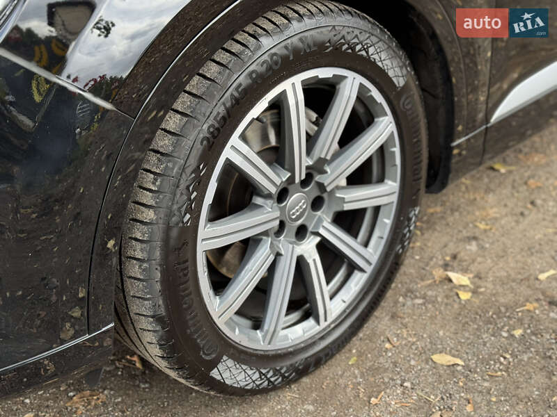 Внедорожник / Кроссовер Audi Q7 2017 в Киеве