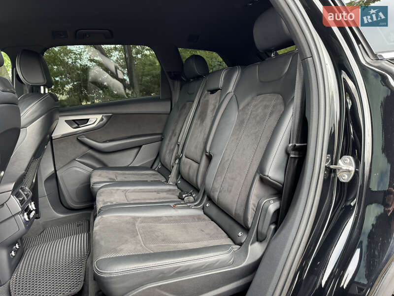 Внедорожник / Кроссовер Audi Q7 2017 в Киеве