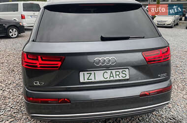 Позашляховик / Кросовер Audi Q7 2018 в 