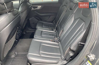 Позашляховик / Кросовер Audi Q7 2018 в 