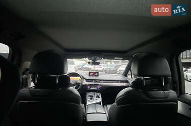 Позашляховик / Кросовер Audi Q7 2018 в 