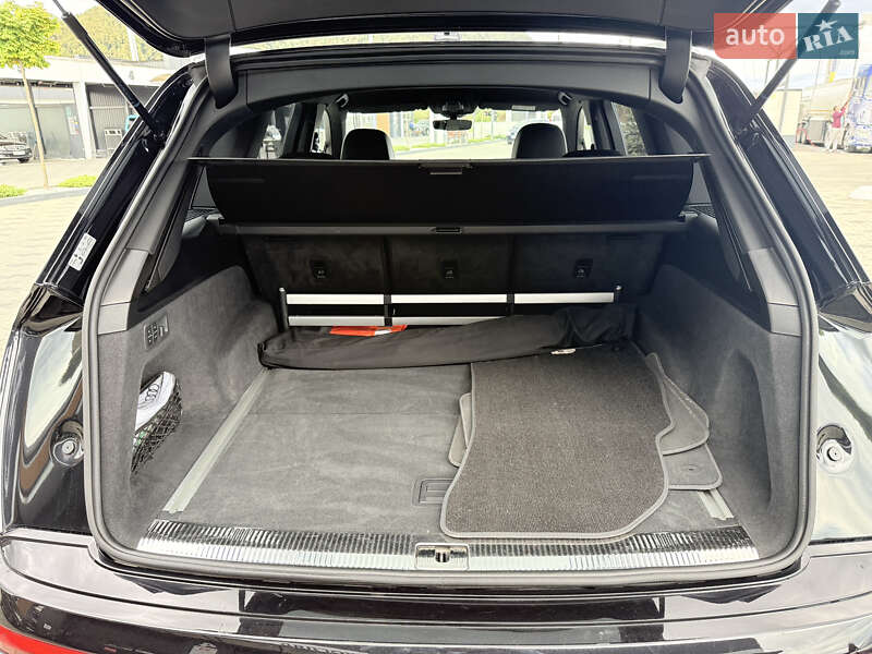 Позашляховик / Кросовер Audi Q7 2019 в Хусті