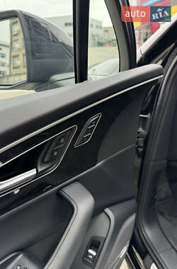 Внедорожник / Кроссовер Audi Q7 2020 в 
