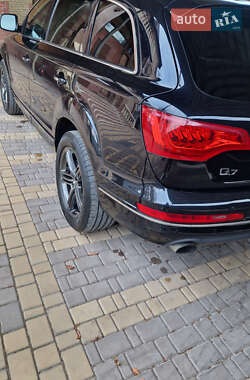 Позашляховик / Кросовер Audi Q7 2015 в 