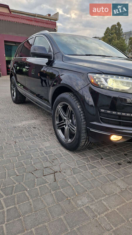 Позашляховик / Кросовер Audi Q7 2015 в 