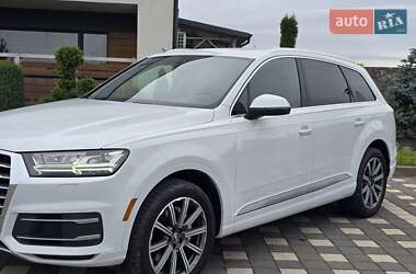 Внедорожник / Кроссовер Audi Q7 2017 в 