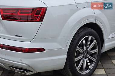 Внедорожник / Кроссовер Audi Q7 2017 в 