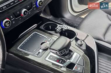Внедорожник / Кроссовер Audi Q7 2017 в 