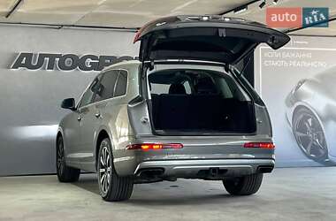 Внедорожник / Кроссовер Audi Q7 2015 в 