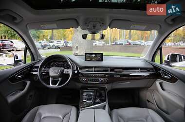 Позашляховик / Кросовер Audi Q7 2017 в 