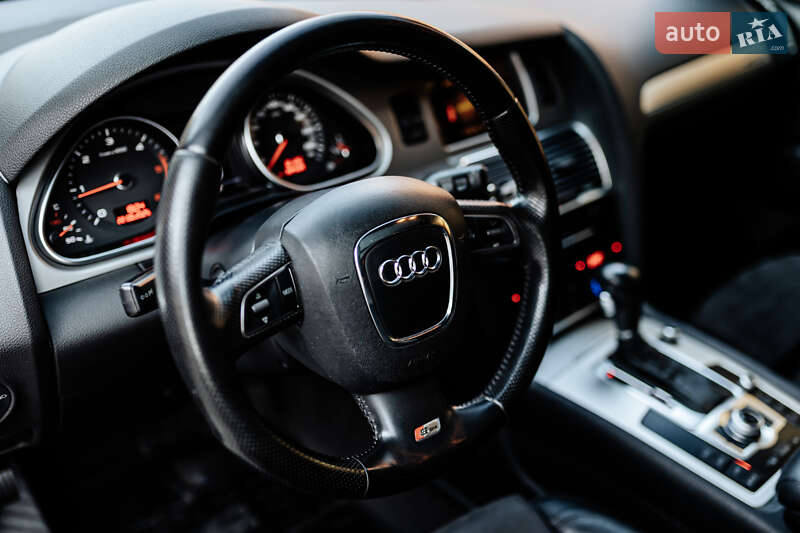Позашляховик / Кросовер Audi Q7 2010 в Дніпрі