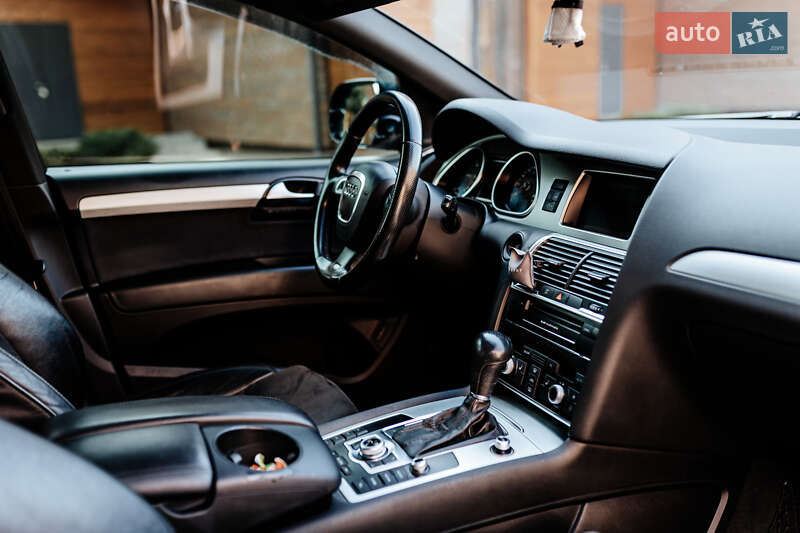 Позашляховик / Кросовер Audi Q7 2010 в Дніпрі