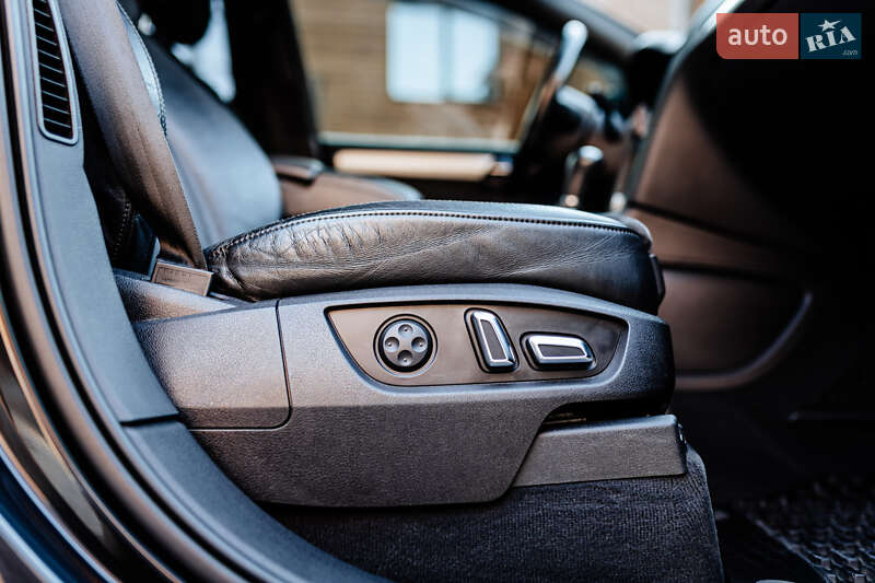 Позашляховик / Кросовер Audi Q7 2010 в Дніпрі