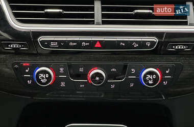 Позашляховик / Кросовер Audi Q7 2017 в 