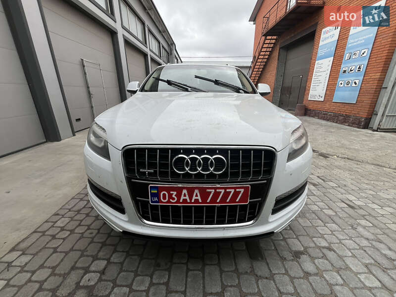 Позашляховик / Кросовер Audi Q7 2015 в 