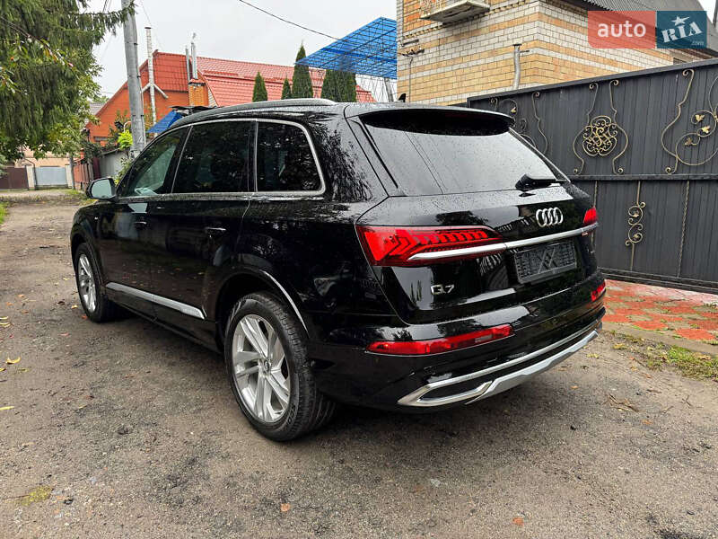Внедорожник / Кроссовер Audi Q7 2020 в Киеве