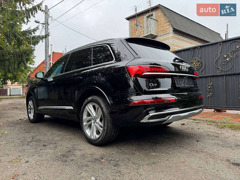 Внедорожник / Кроссовер Audi Q7 2020 в Киеве