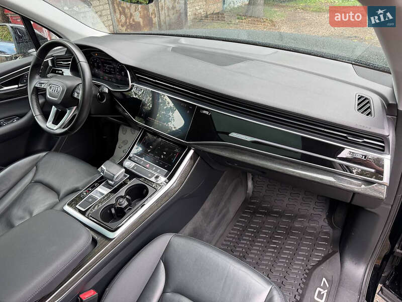Внедорожник / Кроссовер Audi Q7 2020 в Киеве