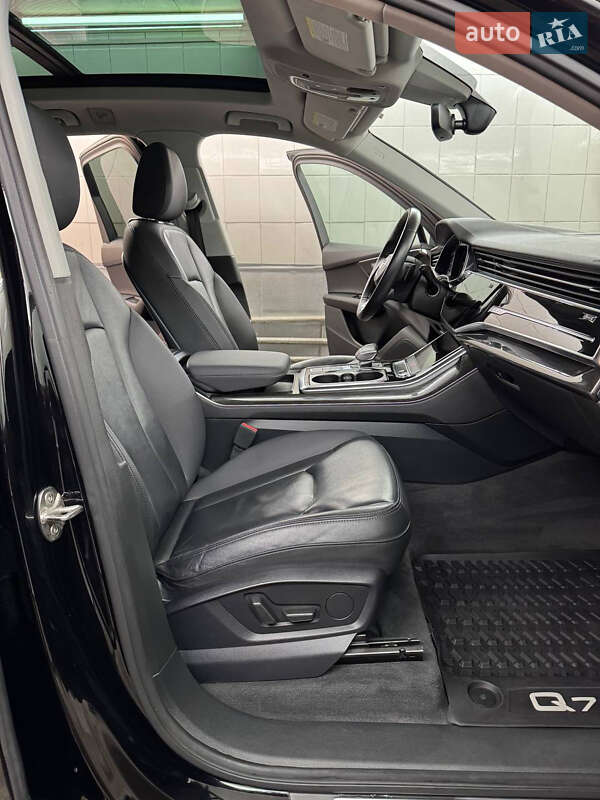 Внедорожник / Кроссовер Audi Q7 2020 в Киеве