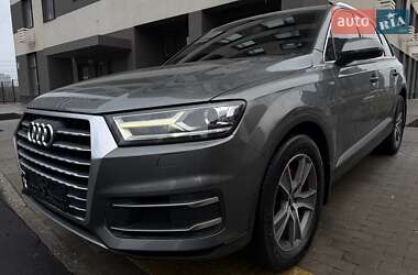 Позашляховик / Кросовер Audi Q7 2016 в Києві
