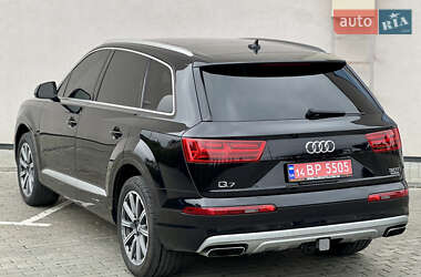 Внедорожник / Кроссовер Audi Q7 2016 в 