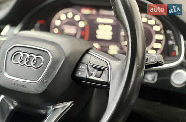 Внедорожник / Кроссовер Audi Q7 2016 в 