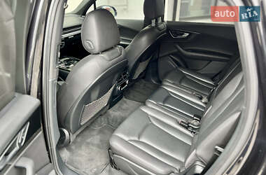 Внедорожник / Кроссовер Audi Q7 2016 в 