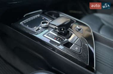 Позашляховик / Кросовер Audi Q7 2017 в 