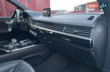 Позашляховик / Кросовер Audi Q7 2017 в 