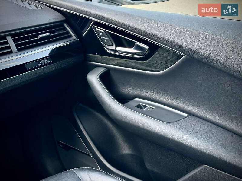 Позашляховик / Кросовер Audi Q7 2017 в Києві