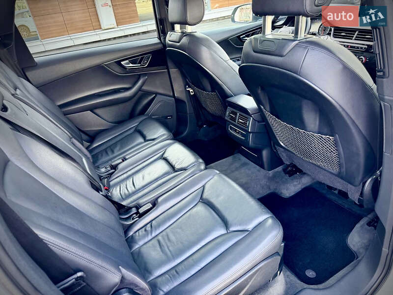 Позашляховик / Кросовер Audi Q7 2017 в Києві