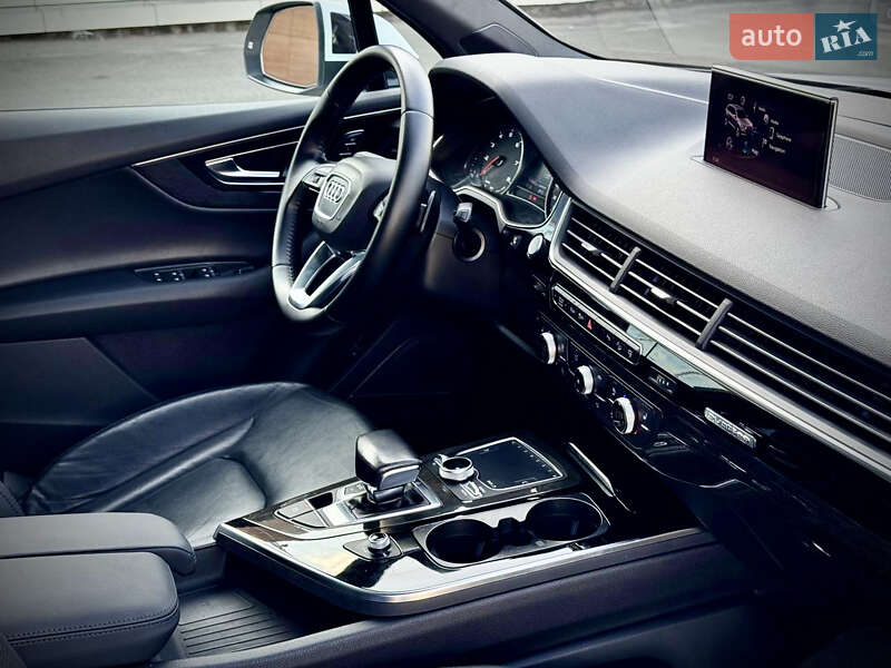 Позашляховик / Кросовер Audi Q7 2017 в Києві