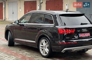 Внедорожник / Кроссовер Audi Q7 2016 в 