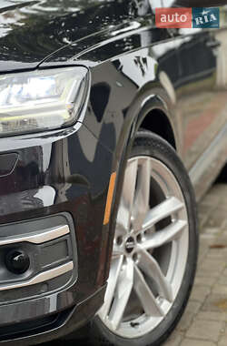 Внедорожник / Кроссовер Audi Q7 2016 в 