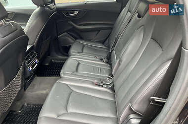 Внедорожник / Кроссовер Audi Q7 2016 в 