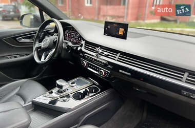 Внедорожник / Кроссовер Audi Q7 2016 в 