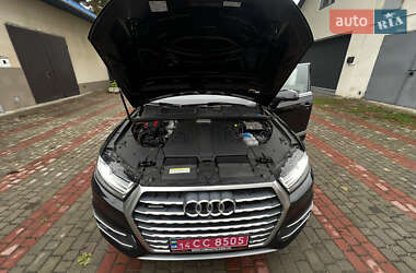 Внедорожник / Кроссовер Audi Q7 2016 в 