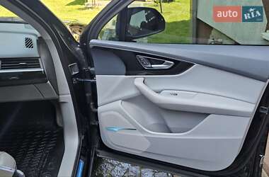 Позашляховик / Кросовер Audi Q7 2017 в 