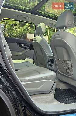 Позашляховик / Кросовер Audi Q7 2017 в 